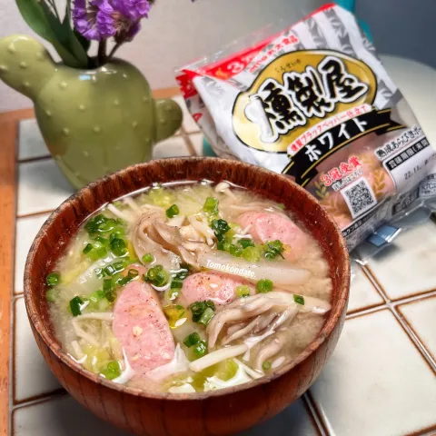 「燻製屋熟成あらびきポークウインナーホワイト」を使ってみたSnapdishの料理・レシピ写真:シチューみたいなお味噌汁♡