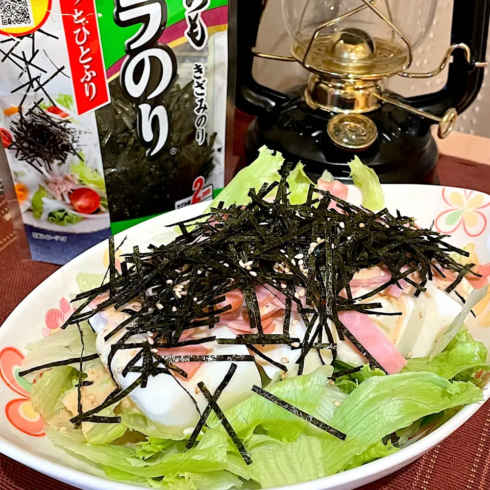 ガーリックたっぷり入った胡麻ドレッシングで豆腐サラダにサラ海苔たっぷりのせて🥗|だまさん