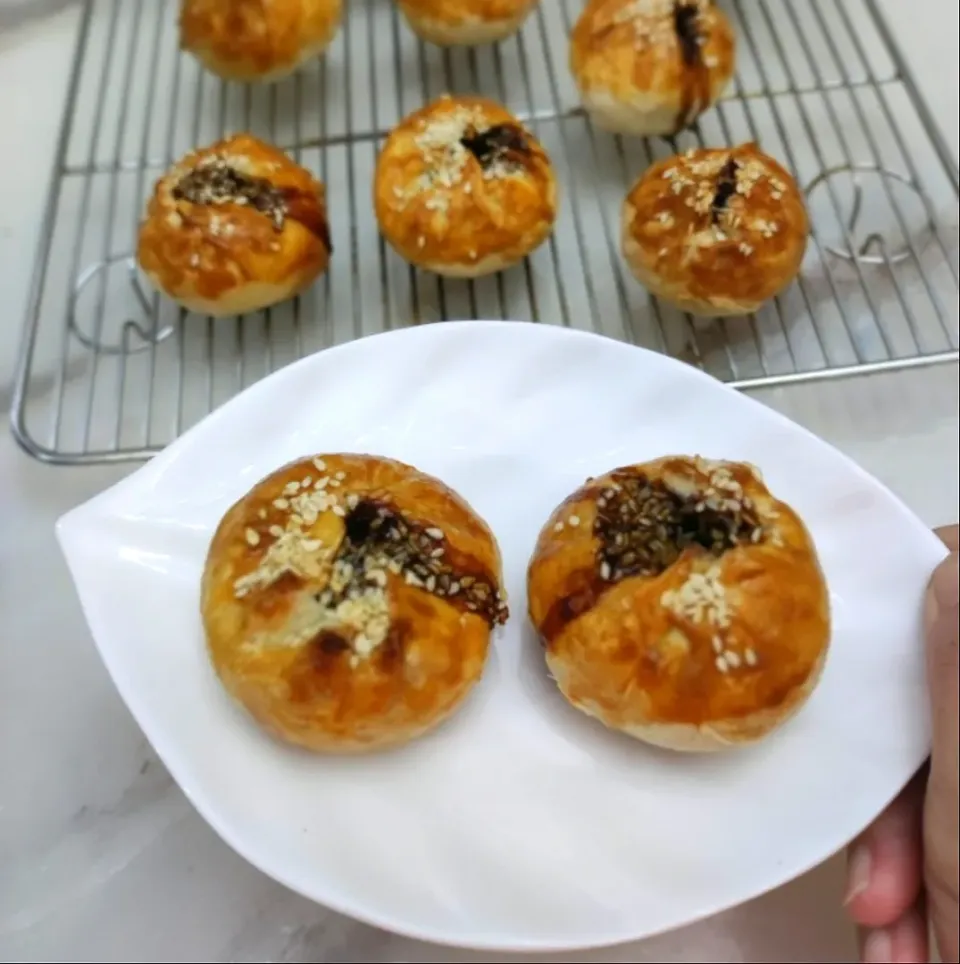 Siew Pao/ Shao Bao
( Baked flaky BBQ pork bun )|Jocelyn SETさん