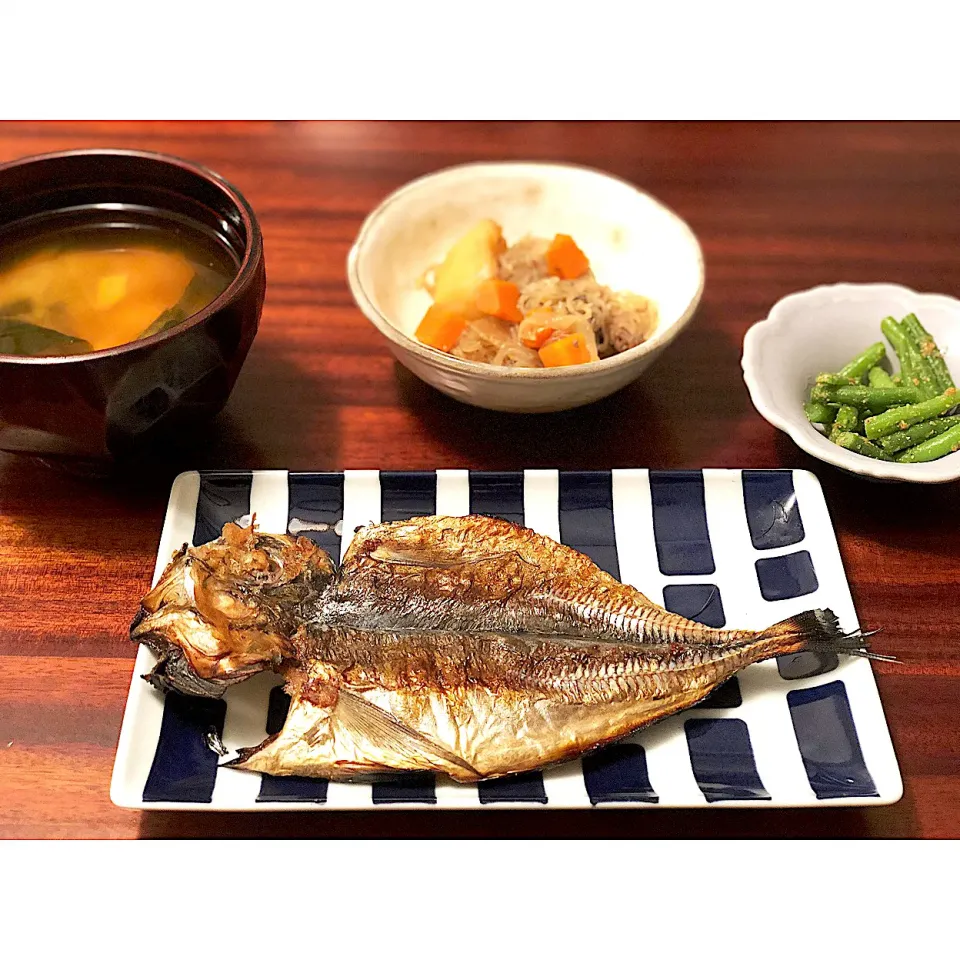 Snapdishの料理写真:食事改善 2日目
★アジの開き
★肉じゃが
★いんげん胡麻和え
★豆腐 わかめ お味噌汁|chamiさん