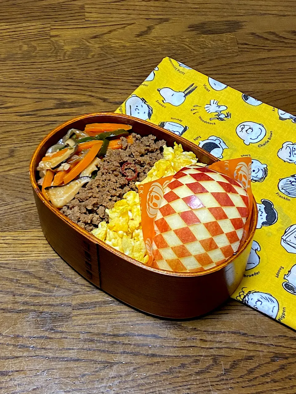 3色弁当＆りんご|えこえこっちさん