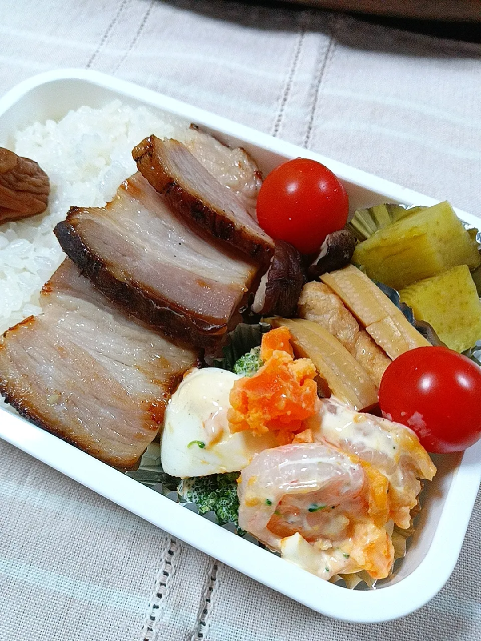 パパのお弁当
✳️パパ作ベーコン
✳️海老とブロッコリーとゆで卵のサラダ
✳️竹の子と油揚げの煮物
✳️さつまいも甘煮
✳️ミニトマト、梅干し|かみちゃんさん