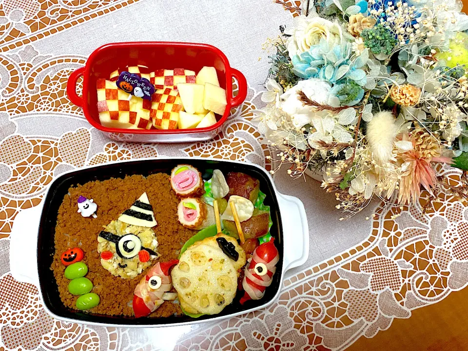 Snapdishの料理写真:2022.10.26はミニオンのそぼろ弁当⭐️|makoさん