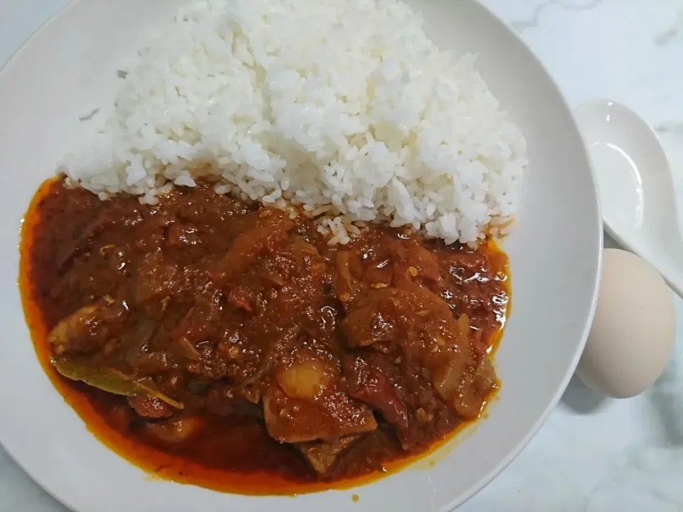 狸の宴シリーズ
昨夜の御料理

[夕食]
チキンバター (トマト仕様/生卵添え)

当日は珍しく単品でした。
基本のチキンバターカリーレシピに
トマトを多目に使って作りました。

カリー粉は狸特製調合
無化調/無添加/無水調理

本日も、良い1日で有ります様に。
(*´▽｀)|タヌキさん