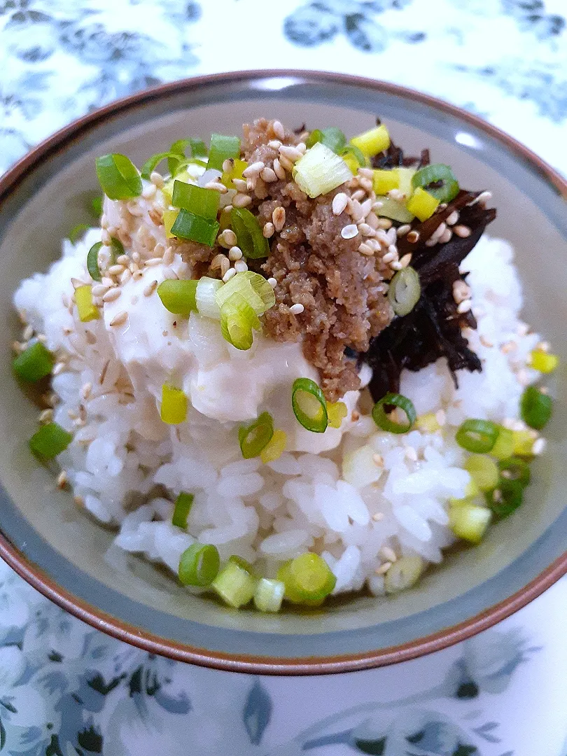 Snapdishの料理写真:🔷新米🍚ゆば肉味噌ひじき🔷|@きなこさん