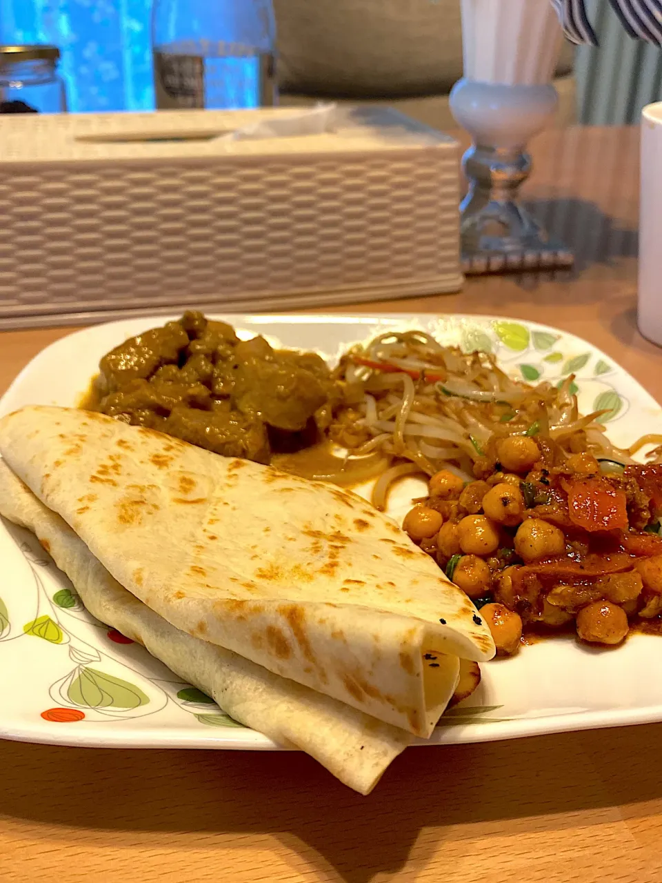 Roti ,chicken curry & chickpeas|blessedbubbleさん