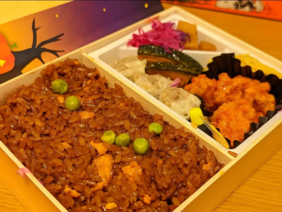 ハロウィン限定 黒炒飯弁当|みぃchanさん