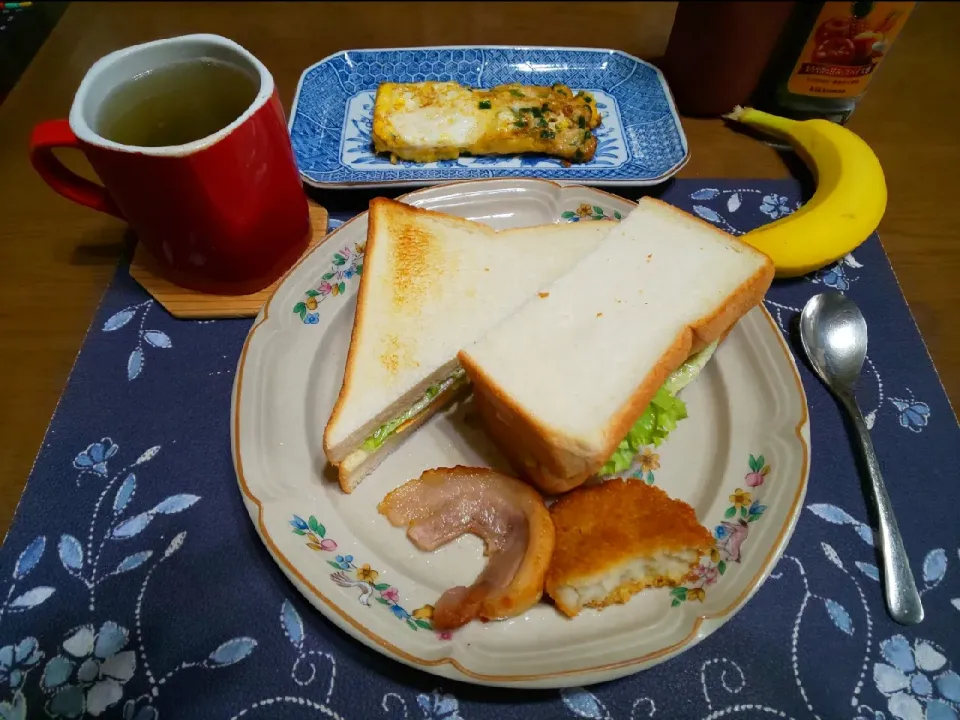 サンドイッチと玉子焼き(昼飯)|enarinさん