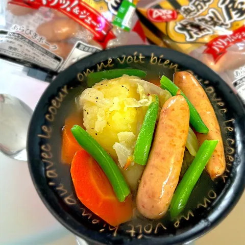 「燻製屋熟成あらびきポークウインナー」を使ってみたSnapdishの料理・レシピ写真:お野菜ゴロゴロ〜ポトフ🥄