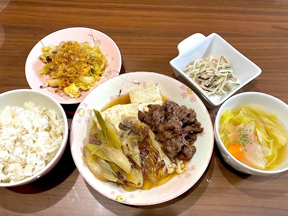 肉豆腐　野菜スープ　ごぼうサラダ　キャベ玉炒め|おさむん17さん