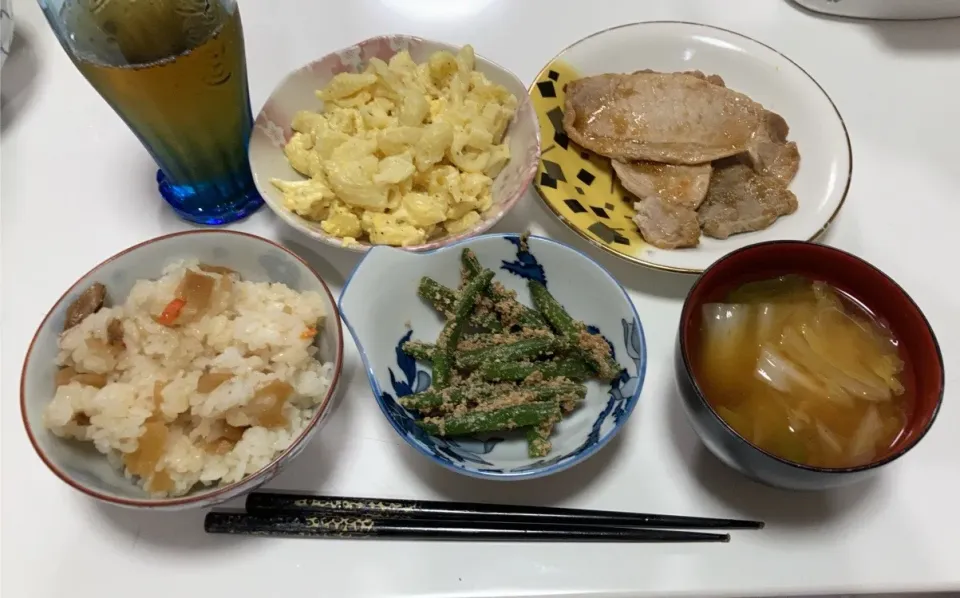 作り置き色々晩御飯(o^^o)☆ちらし寿司☆豚の生姜焼き☆いんげんの胡麻和え☆マカロニサラダ☆みそ汁（白菜、葱）|Saharaさん