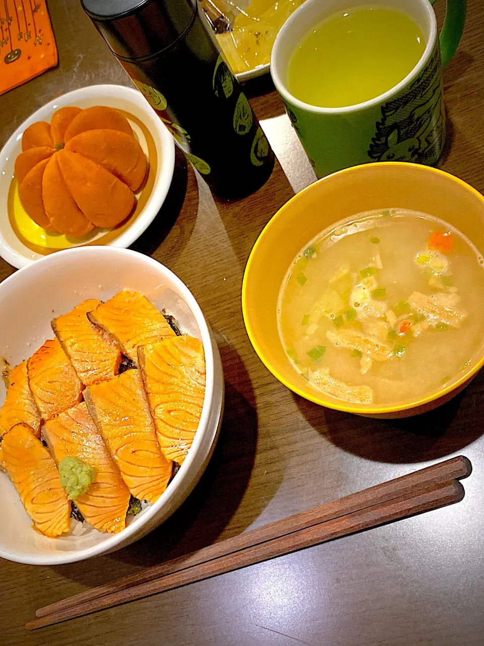 炙りサーモン丼　焼き海苔　ゲランド塩　ワサビ　豚汁　お茶|ch＊K*∀o(^^*)♪さん