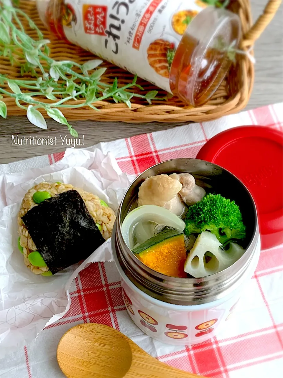 レンジで　生姜うまつゆ鷄野菜スープ＆うまつゆオートミールおにぎり|ゆーこどんさん