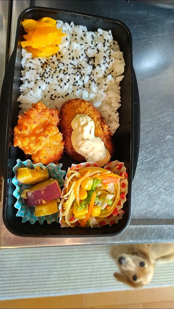 旦那弁当　2022/10/27

鶏の竜田揚げ
白身魚のフライ
シーフードペロンチーノ
さつまの甘煮|ユキヨメ♪さん