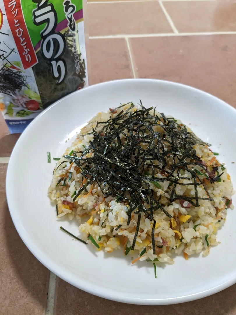 Snapdishの料理写真:サラのりと蒸し生姜の魚粉焼き飯|比嘉俊郎さん