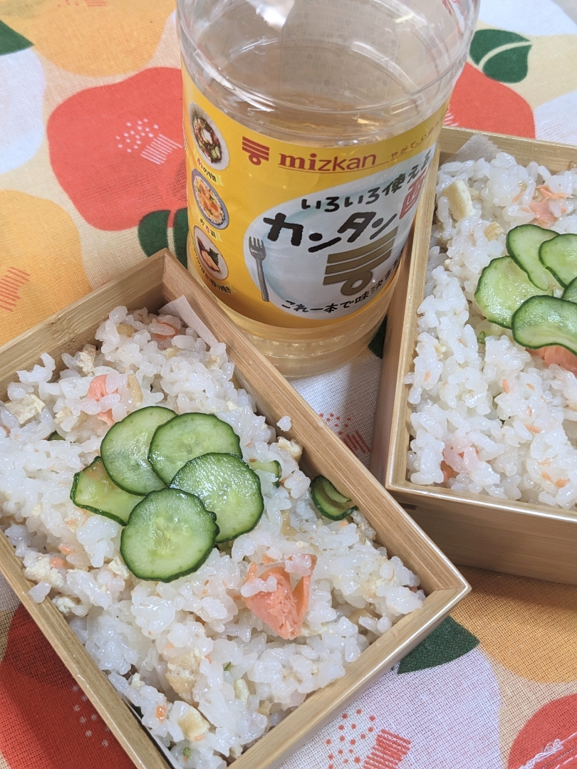 こずりんさんのお料理〜。鮭ハラスde鮭とたまごときゅうりよ混ぜ寿司