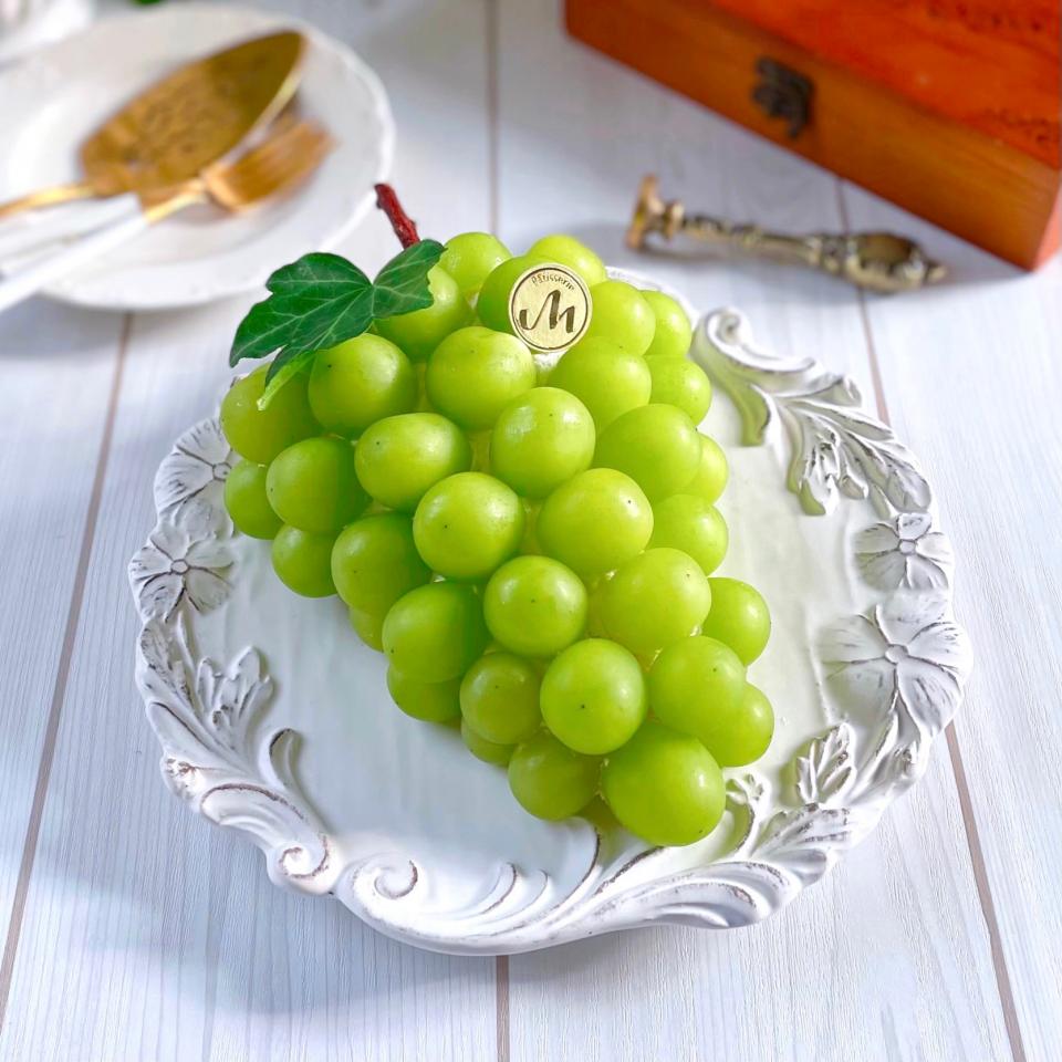 丸ごとシャインマスカットのロールケーキ