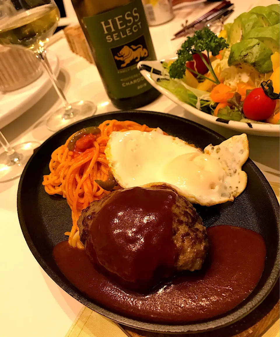 ハンバーグステーキ🥩🍝🥗🍷😋|ナムナムさん