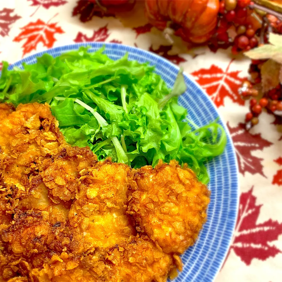 sakurakoさんの料理 バリバリ雷チキン！～鳥むね肉のカレー味コーンフレーク揚げ～|chicaocafeさん