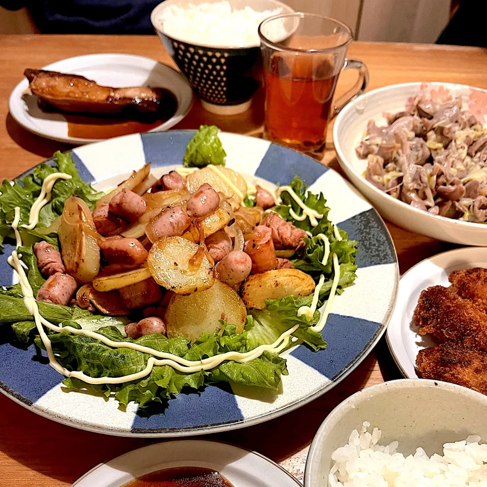 Snapdishの料理写真:燻製屋ソーセージでジャーマンポテトの晩御飯🍴|まどさん