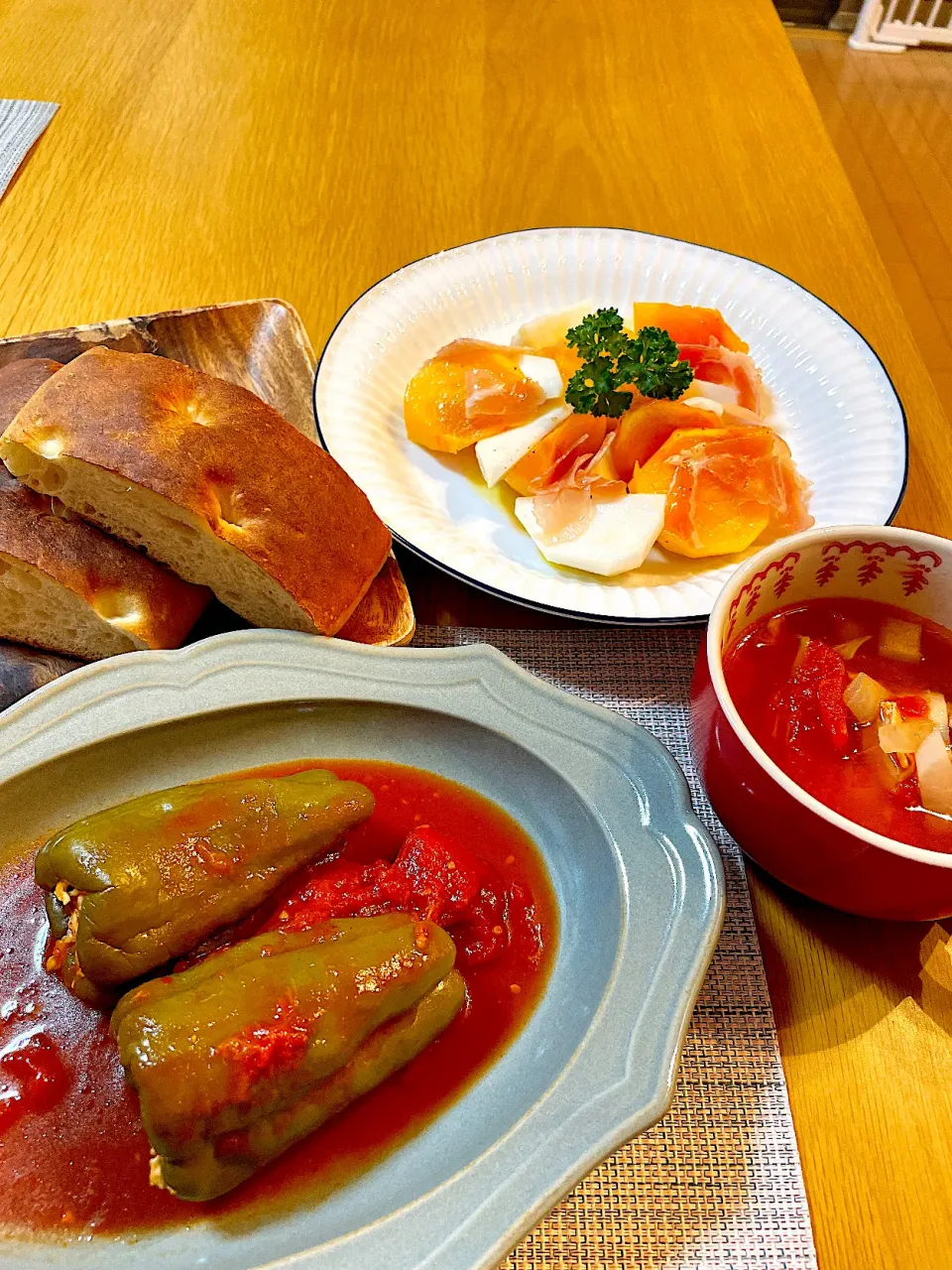 ピーマンの肉詰めのトマトソース煮込みで晩御飯|Mikaさん