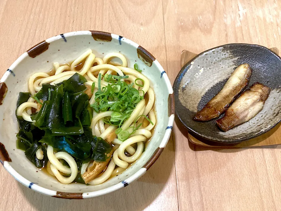 Snapdishの料理写真:わかめうどん|肉丸薬膳さん