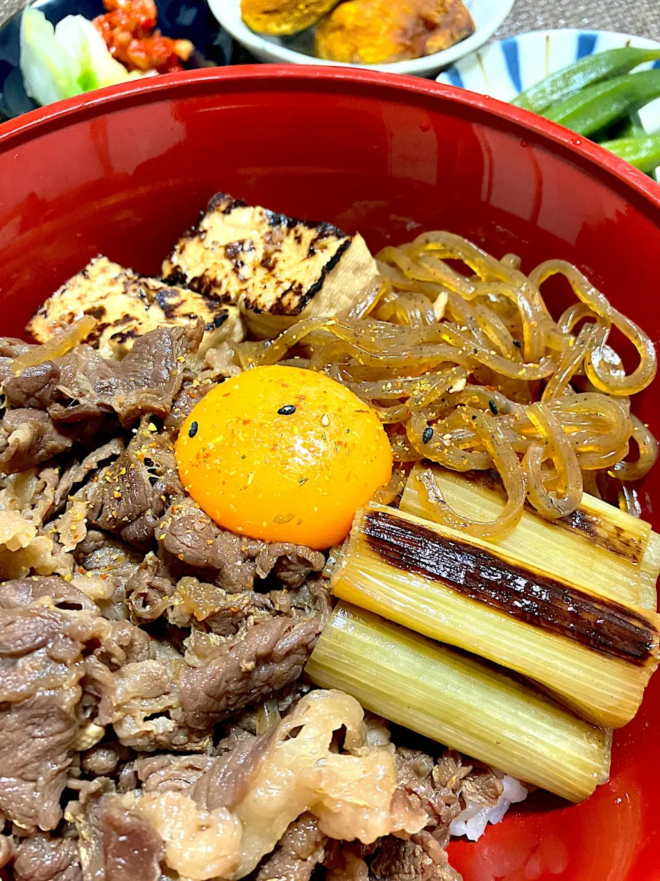 Snapdishの料理写真:すき焼き風牛丼|rhさん