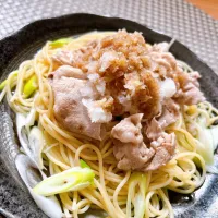 豚肉と白ネギの白だしおろしポン酢パスタ|Myumyu_happyさん