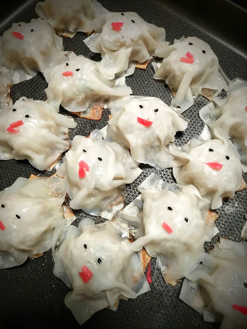 ハロウィン🎃焼売なう
★ポイントは①楽しく作る。
②「霧吹き」です！
ホットプレートで超簡単♥|じゃじゃまるさん