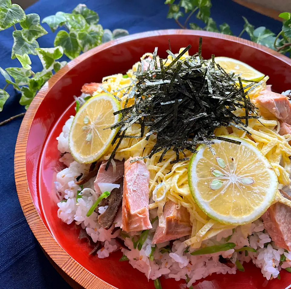 🍁昨日の秋鮭のカボス幽庵焼きで秋の五目寿司🐟|Hollyさん