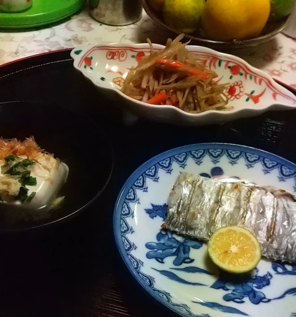 きんぴらごぼうの献立
太刀魚の塩焼き
豆腐の吸い物|みやちゃんさん