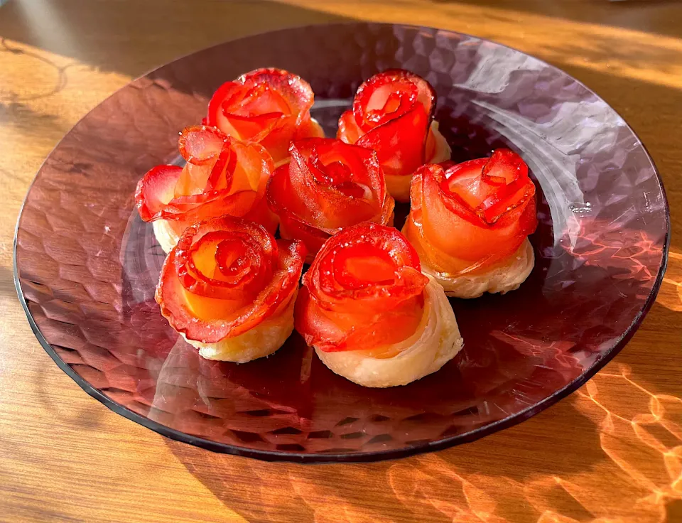 高野裕子さんの料理 秋映で薔薇の一口パイ🍎|高野裕子さん