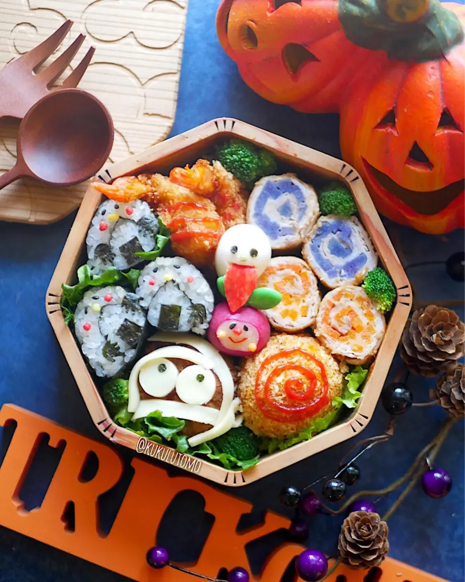 ハロウィンおばけおにぎり持ち海苔巻き弁当|kukulutomo ❁𓎪 ⡱𓎩‎𐩢𐩺𓎪 ⡱さん