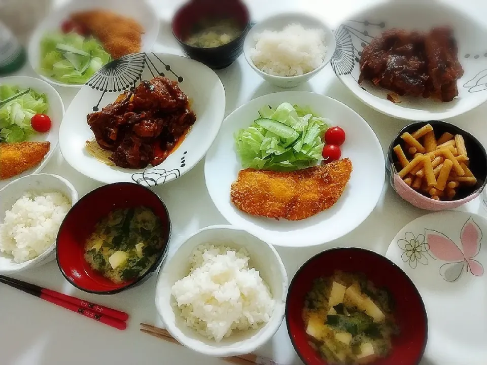 夕食(*^^*)
スペアリブのバーベキュー煮
サーモンフライ&サラダ🥗
ごぼう浅漬け
お味噌汁(小松菜、豆腐)|プリン☆さん