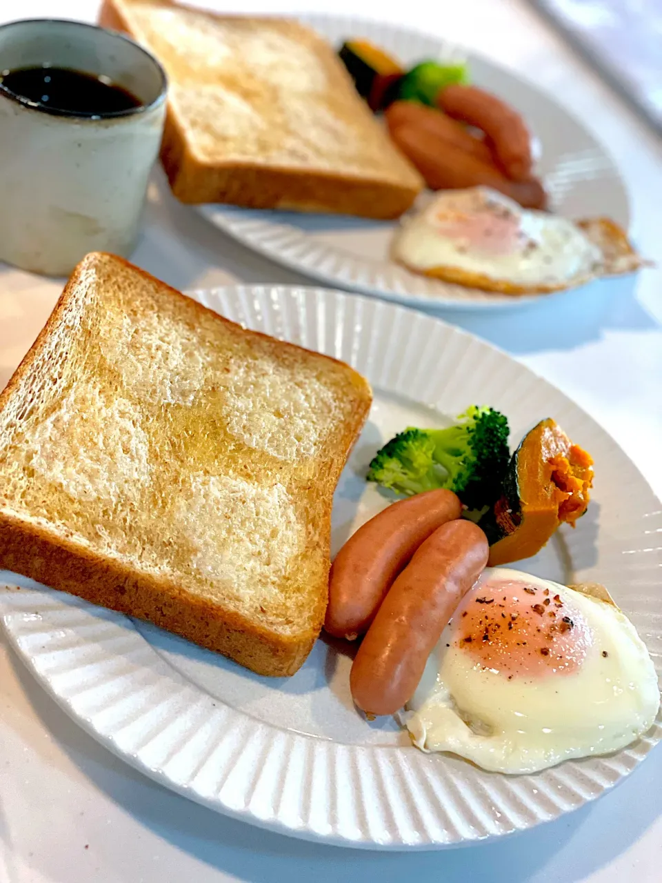 ソーセージエッグ朝ごはん🍞|たつやん。さん