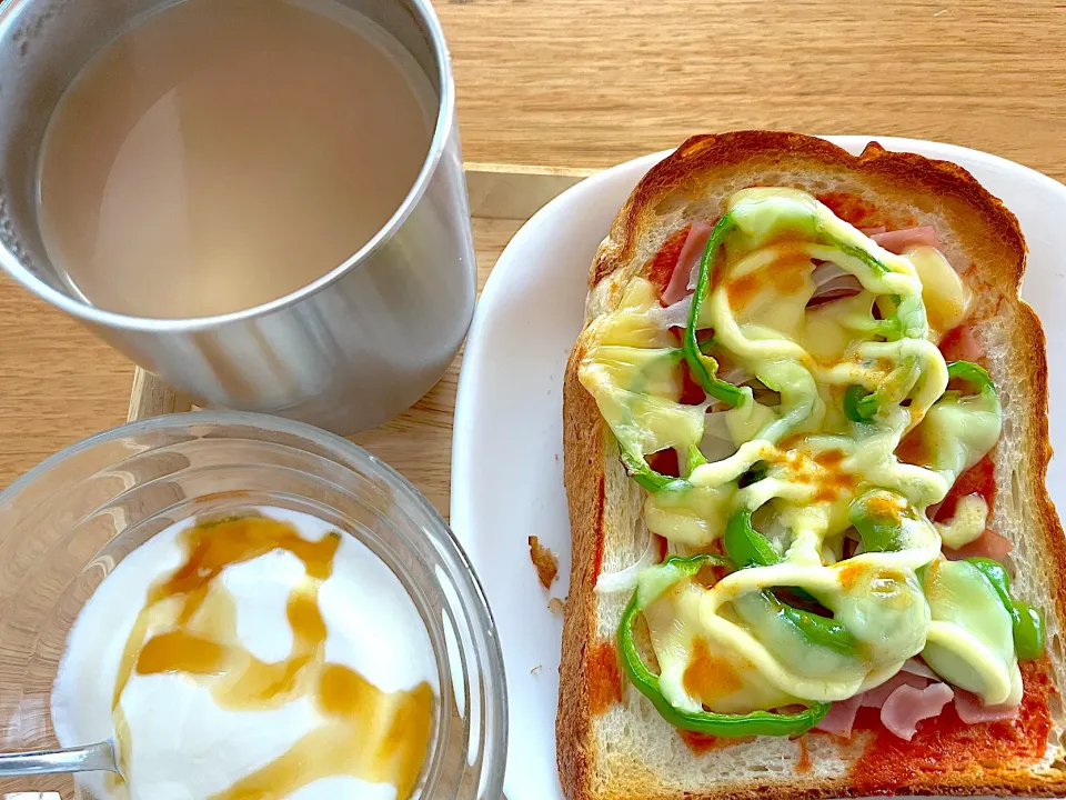 休日の朝食🥣|megさん