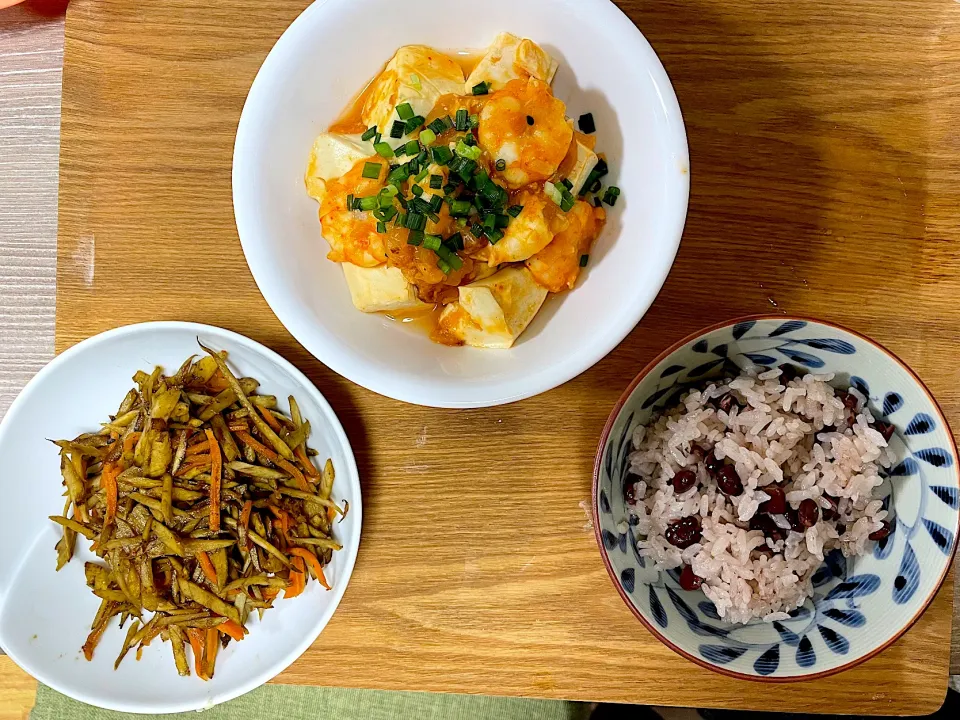 海老と豆腐のチリソース和え、きんぴらごぼう、赤飯|aaaさん