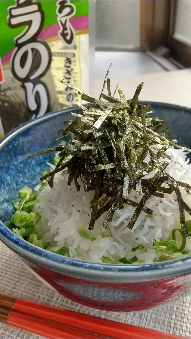 Snapdishの料理写真:🌿バター醤油しらす飯🌿|kazumiさん