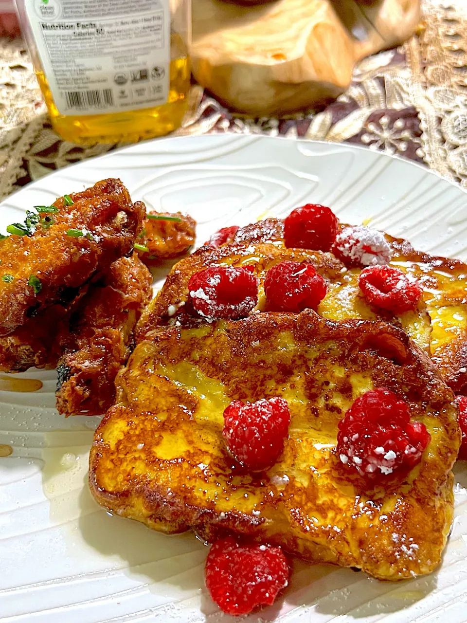 Cinnamon swirl brioche French toast, fried chicken with Hawaiian drizzle|chimpmunkeeさん