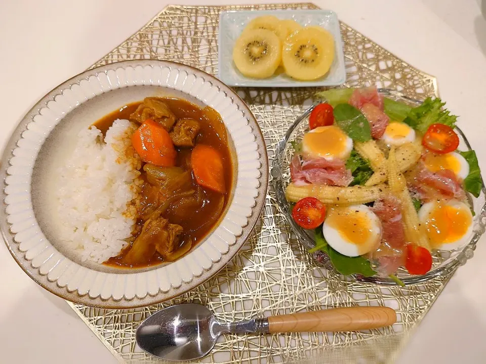 ポークカレー、生ハムサラダ、キウイ|sorsmdさん