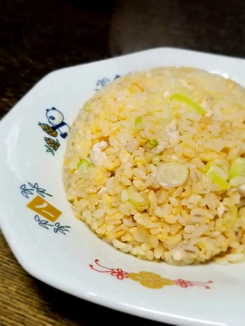 パパ作👨鶏ひき肉の炒飯|ぱんだのままんさん