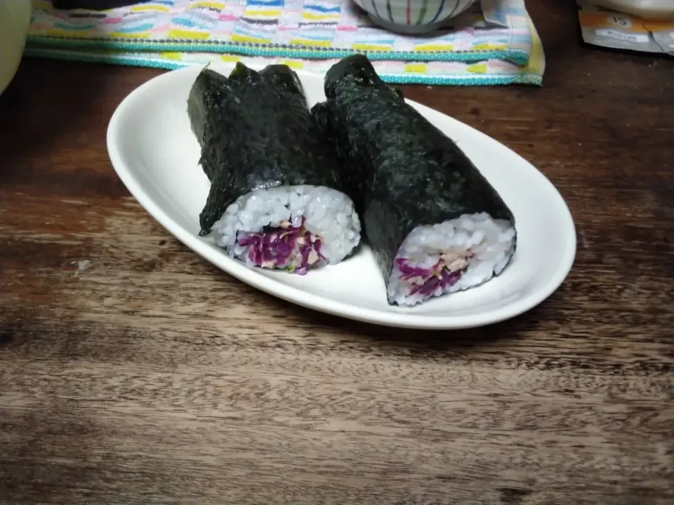 下手くそな菊の花(食用菊)とツナの海苔巻き寿司|にんにくと唐辛子が特に好き❤️(元シャリマー)さん