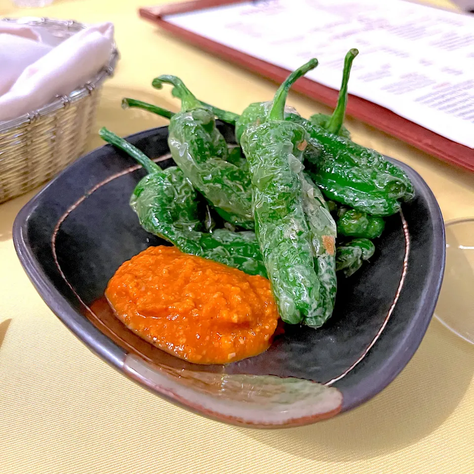 Snapdishの料理写真:Padron peppers|skyblueさん