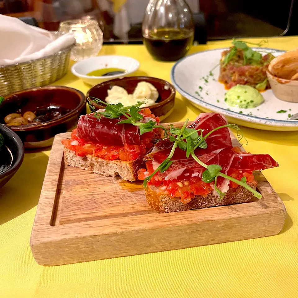 48 month Spanish Iberico ham with tomato bread|skyblueさん