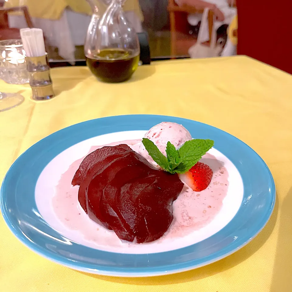 Pear confit with red and port wine with strawberry ice cream|skyblueさん