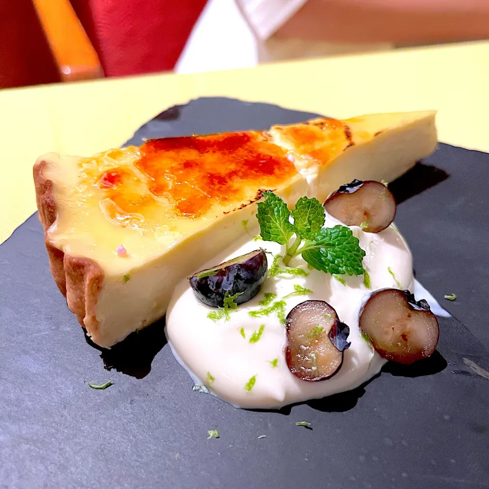 Burnt lemon tart with cava crème fraiche|skyblueさん