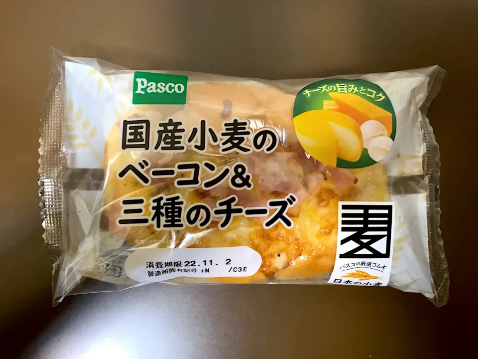 Pasco 国産小麦のベーコン&三種のチーズ|ばーさんさん