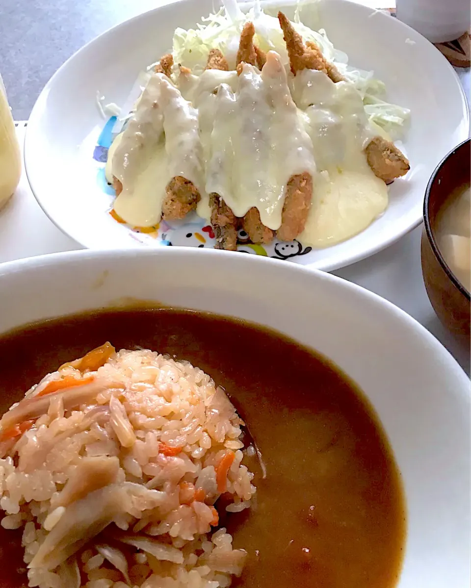 鳥飯カレーと鰯のフライクリームチーズがけ|ひらけごま@たかさん