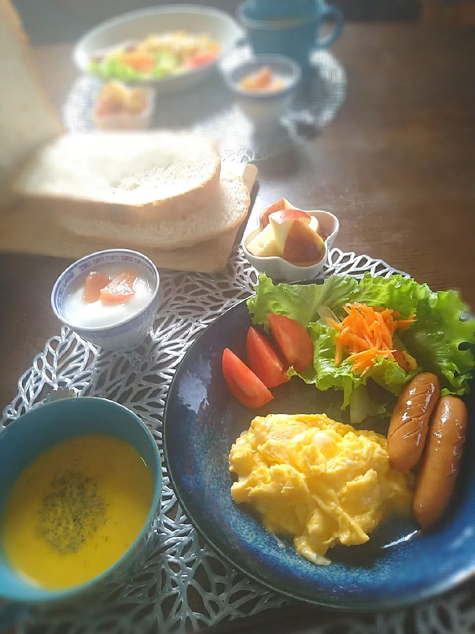 朝ごはん☁！|まめころさん