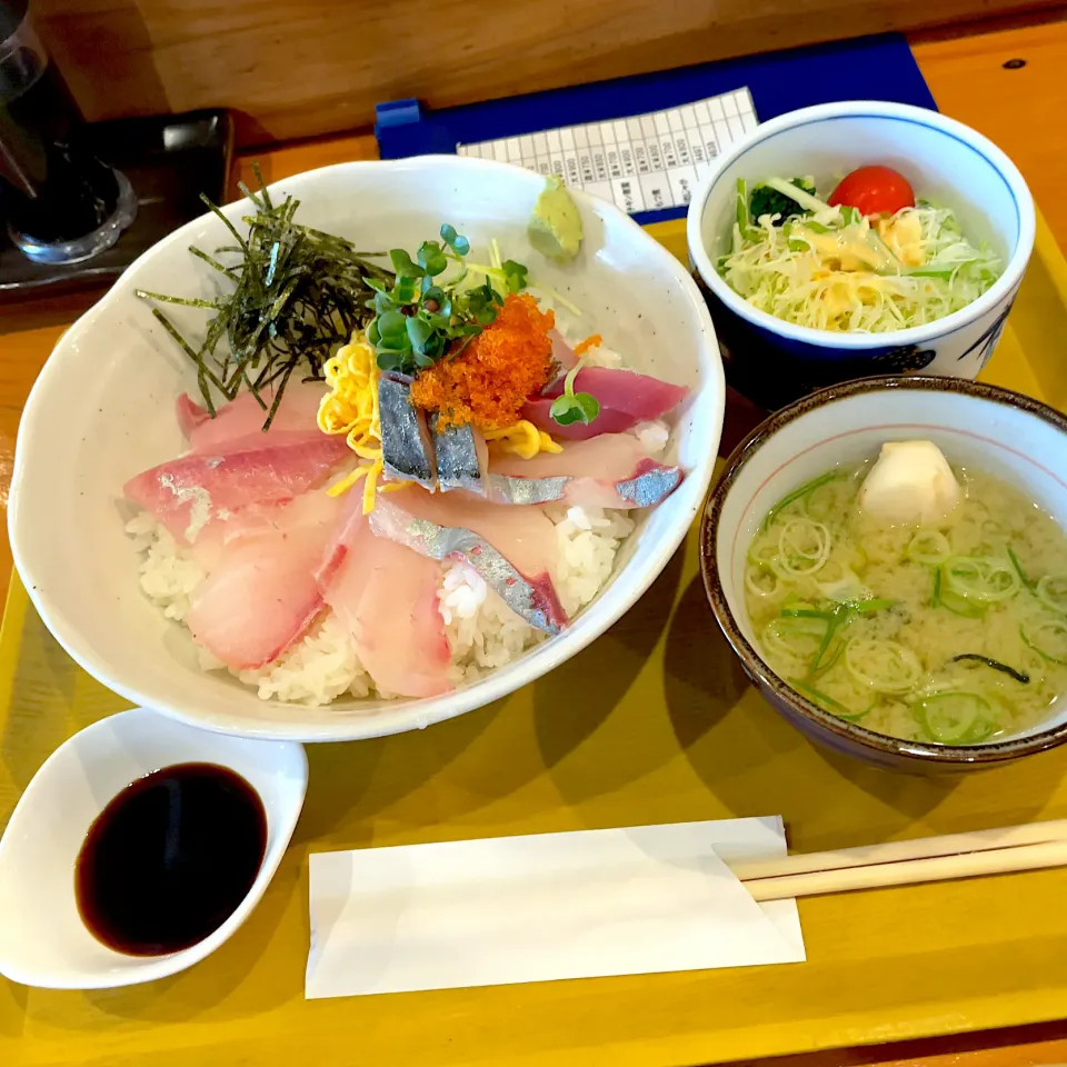 Snapdishの料理写真:海鮮丼|T. Wonderさん